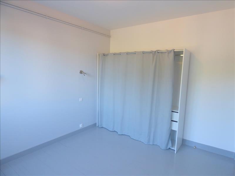 Appartement - 1er étage - 75 m2 - 3 pièces - Non meublé