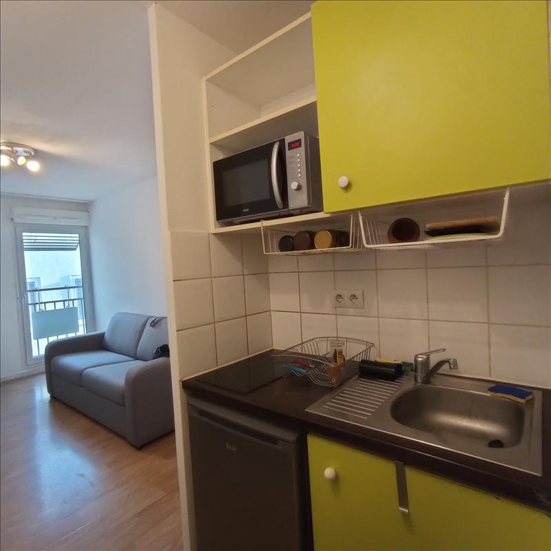 Appartement - 3ème étage - 18 m2 - 1 pièce - Meublé