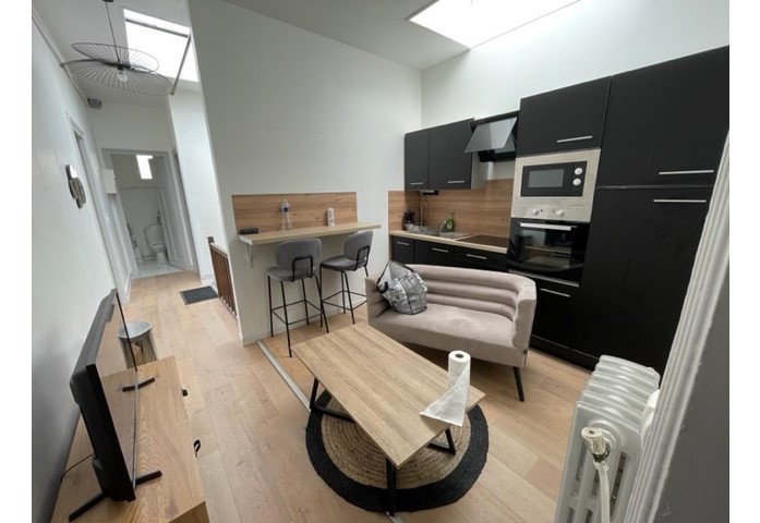 ChambreColocation - 1er étage - 9 m2 - Meublé