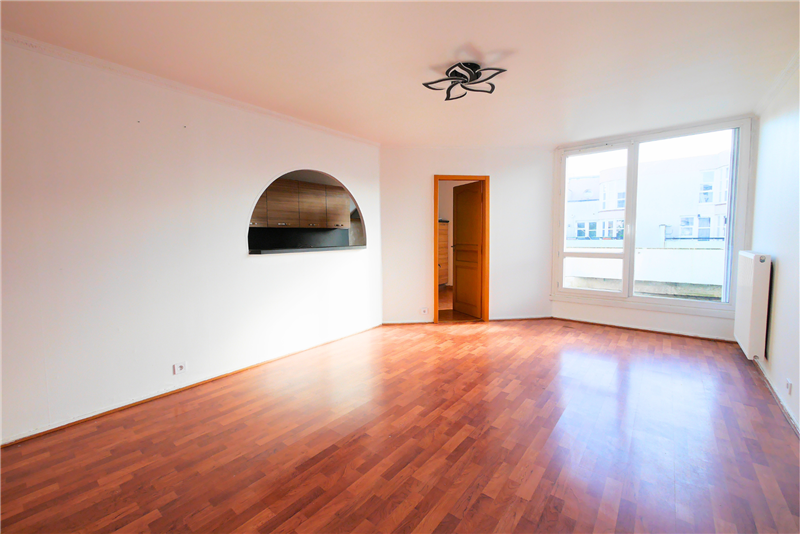 Appartement - 1er étage  - 76 m2 - 4 pièces - Non meublé