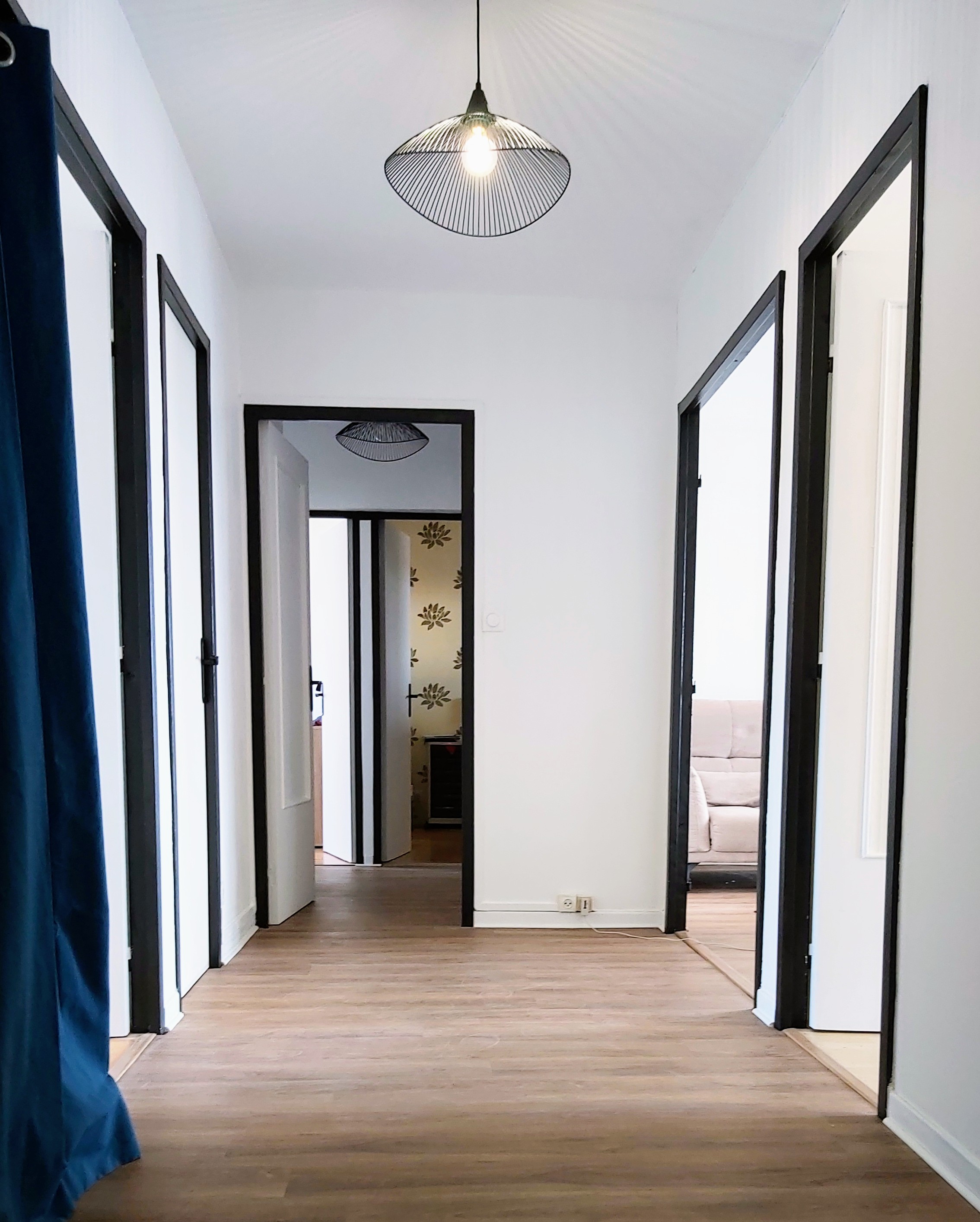Appartement - 3ème étage - 102 m2 - 4 pièces - Meublé - Balcon - Cave - Garage
