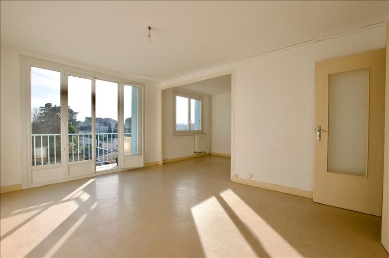 Appartement - 2ème étage - 74 m2 - 3 pièces - Non meublé