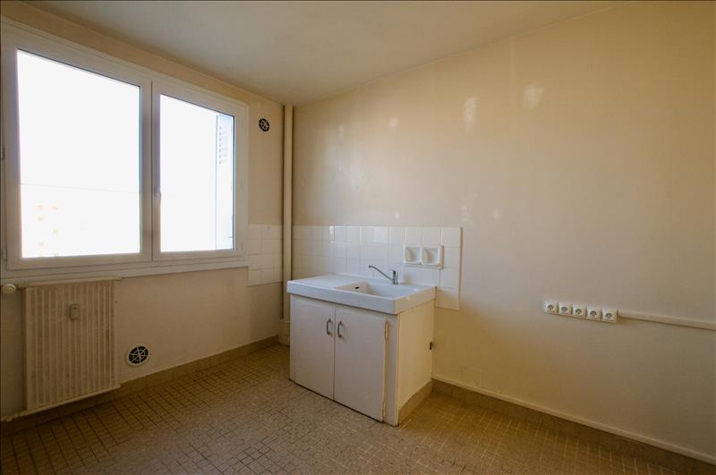 Appartement - 2ème étage - 74 m2 - 3 pièces - Non meublé