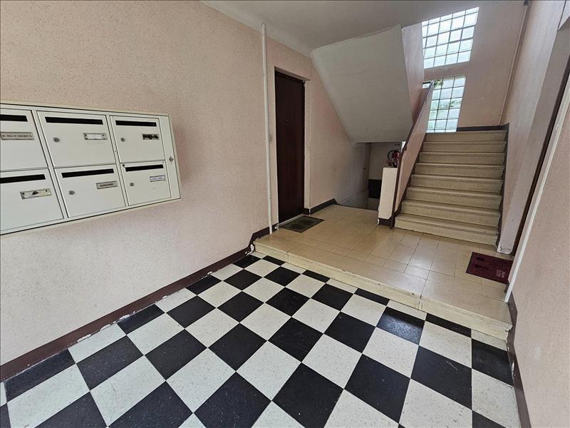 Chambre en colocation - RDC - 9 m2 - Meublé